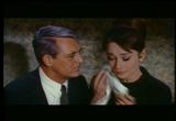 Charade: Cary et Audrey qui pleure.