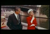 Charade: Cary et Audrey qui marche.